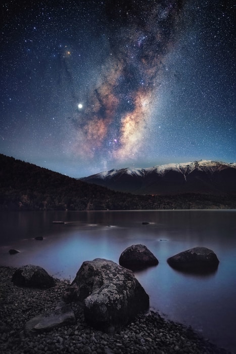 «Lake Rotoiti por la noche» – Mark Gee