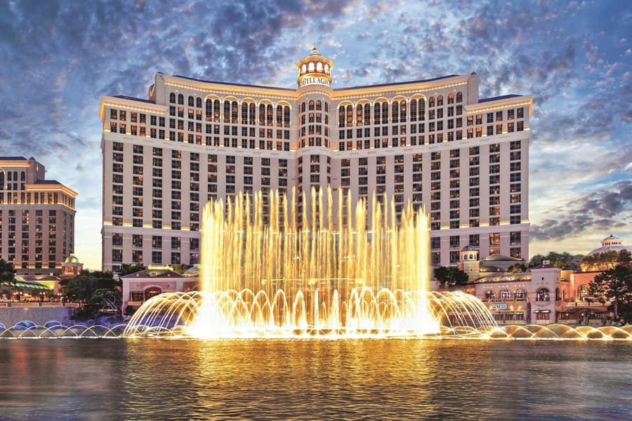 Bellagio Fountains show, family things to do in Las Vegas at night