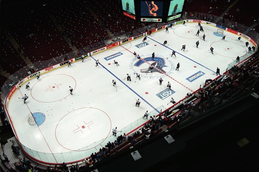 Ver un partido de hockey, que hacer en Vancouver con amigos