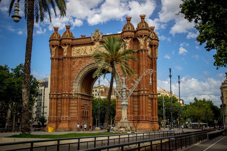 Arco de Triunfo, sitios para ir en Barcelona