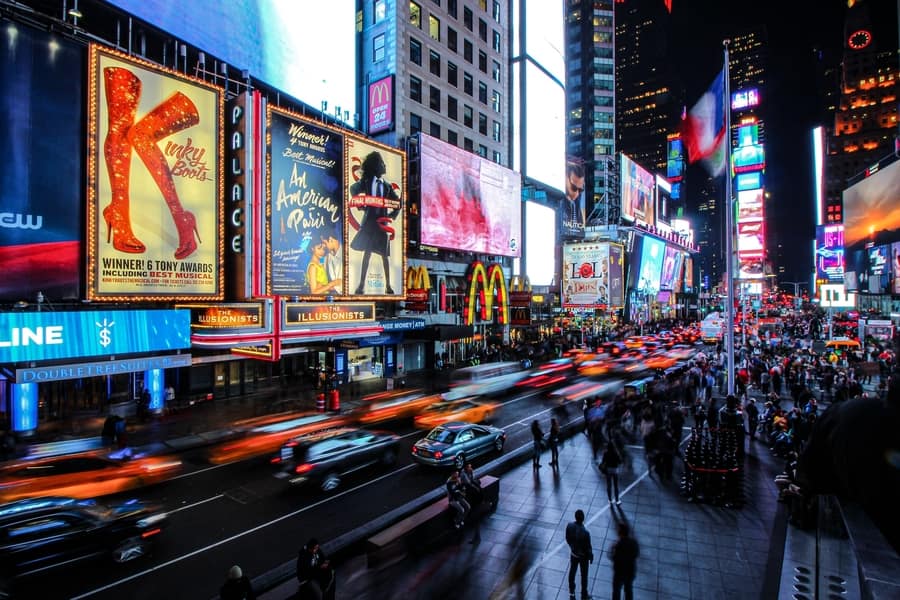 Ver un espectáculo de Broadway, una de las cosas que hacer en Times Square