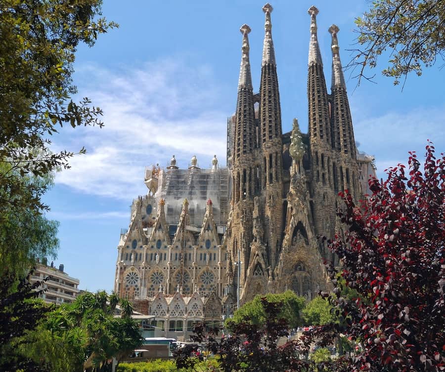 La Sagrada Familia, internet speed europe by country