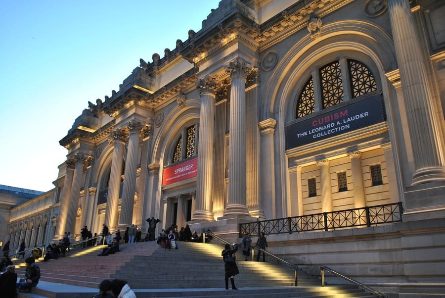 The Met, new york downtown at night