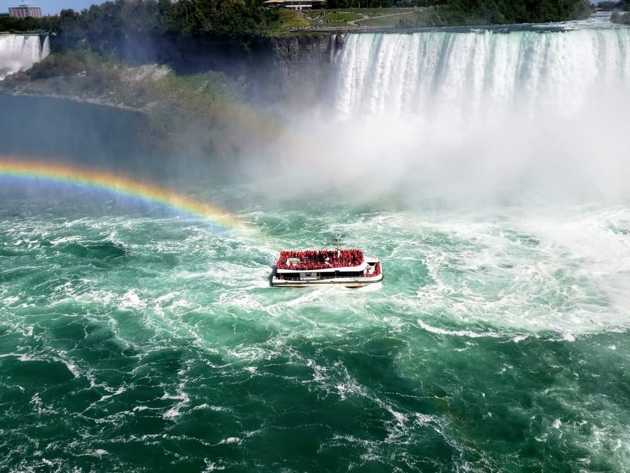 Hornblower cruises, tours to niagara falls from new york