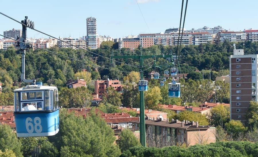 Cable car to Casa de Campo, the best thing to visit in Madrid, Spain