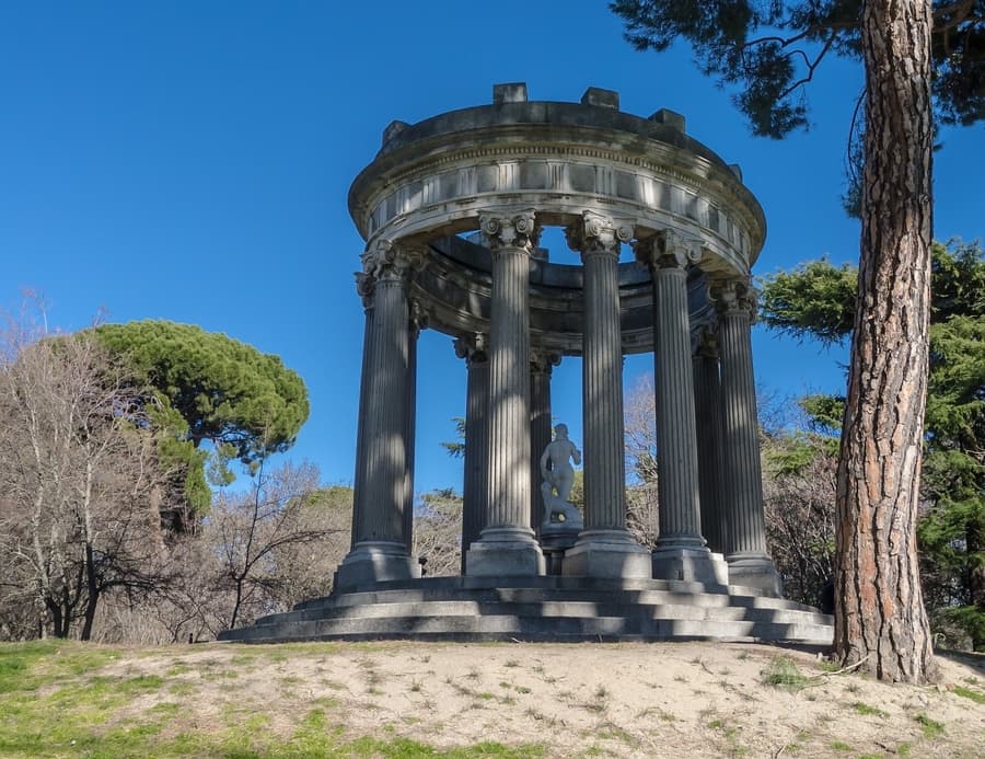 El Capricho Park, the most beautiful place to go in Madrid, Spain