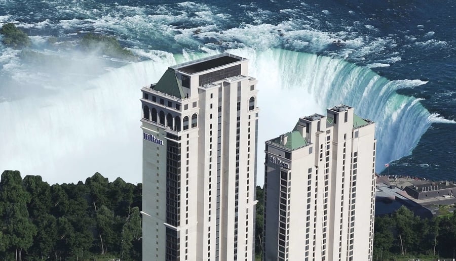 Hilton Niagara Falls/Fallsview Hotel and Suites, the best hotel in Niagara Falls, Ontario