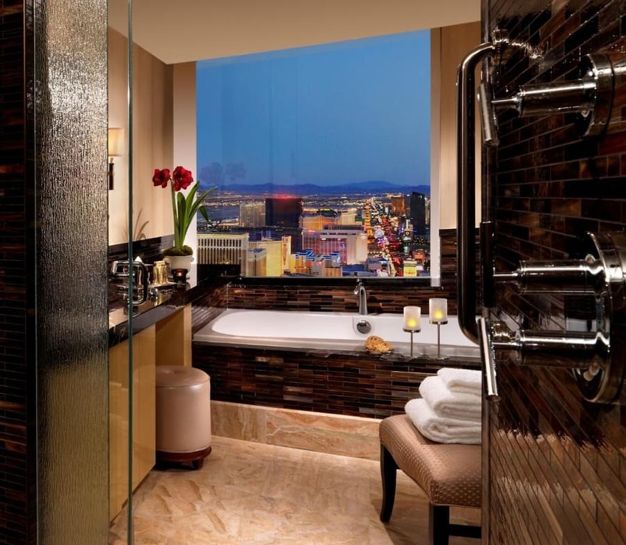 Trump International Hotel, what hotels in vegas have a jacuzzi in the room