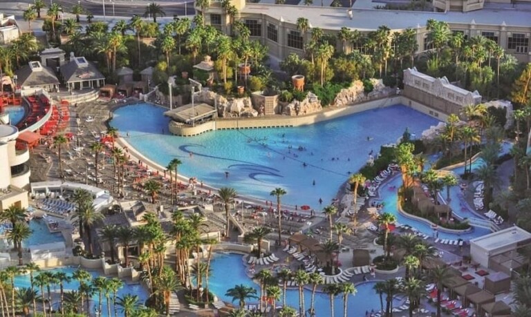 15 Best Pools in Las Vegas & Hotels with Pools