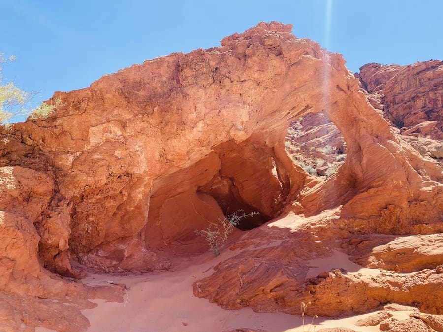 Natural Arches Trail, hikes in the Valley of Fire