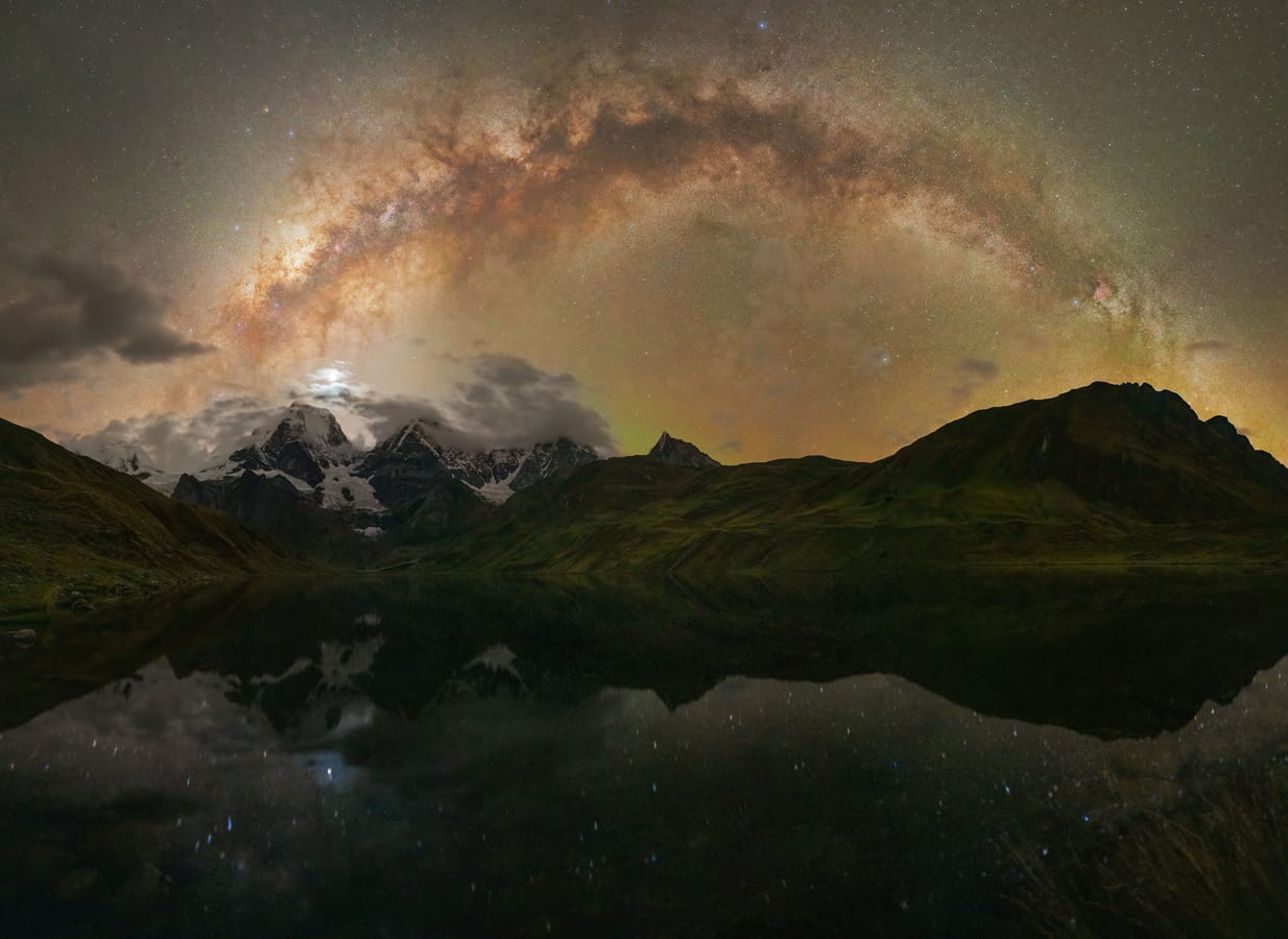 Panorámica de la Vía Láctea en el hemisferio sur (Andes Peruanos)
