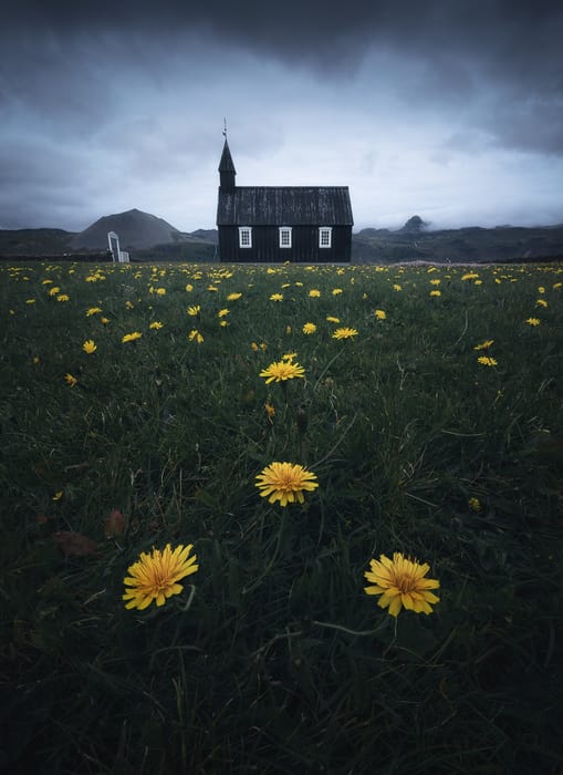 Iglesia negra Budir tour fotográfico Islandia verano