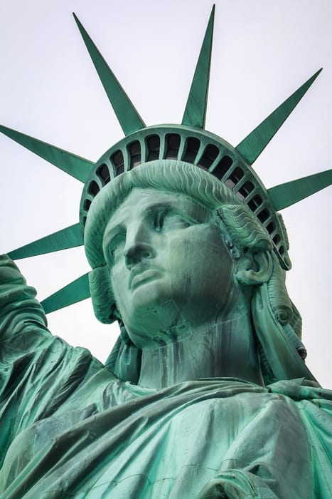 Corona de la Estatua de la Libertad, vista de la ciudad de nueva york
