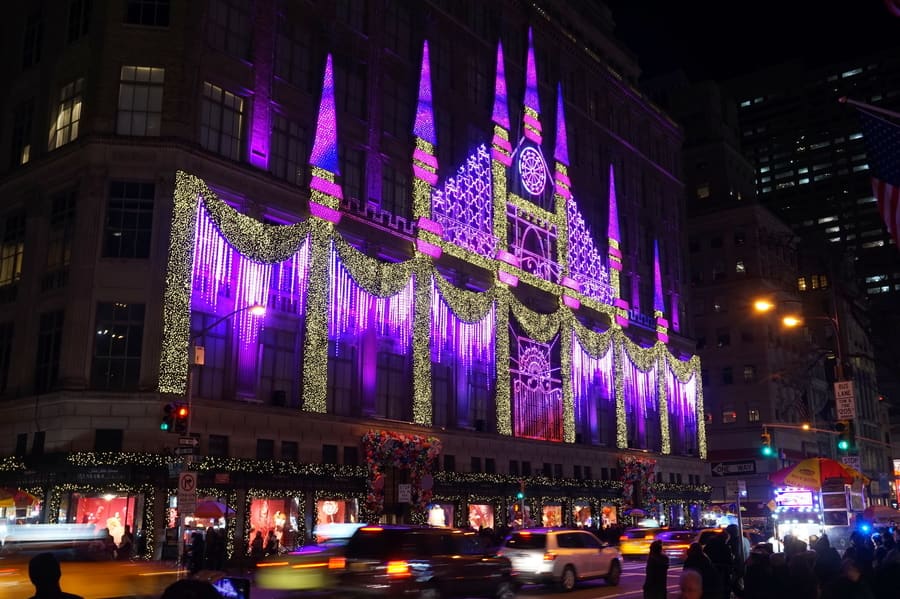 Holiday window storefronts, new york christmas lighting