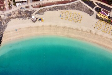 Una de las mejores playas de Lanzarote, Islas Canarias, es la Playa Dorada