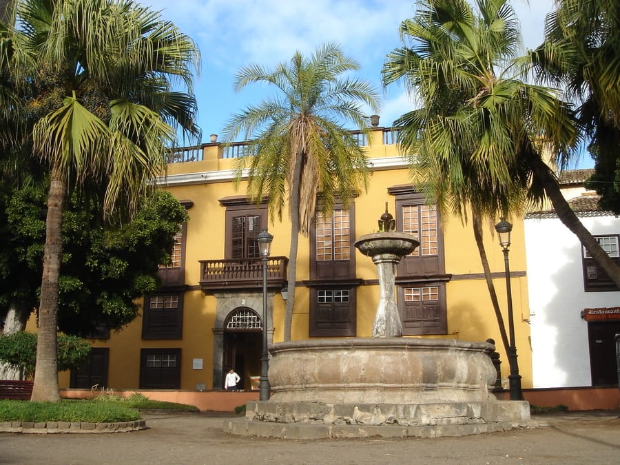 Plaza de la Pila, restaurants in icod de los vinos