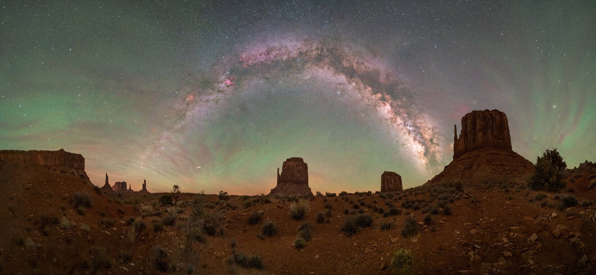 Best astrophotography tour in Monument Valley with Navajo tribe