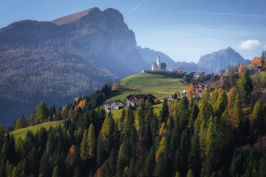 Selva di Cadore in a clear day during the fall