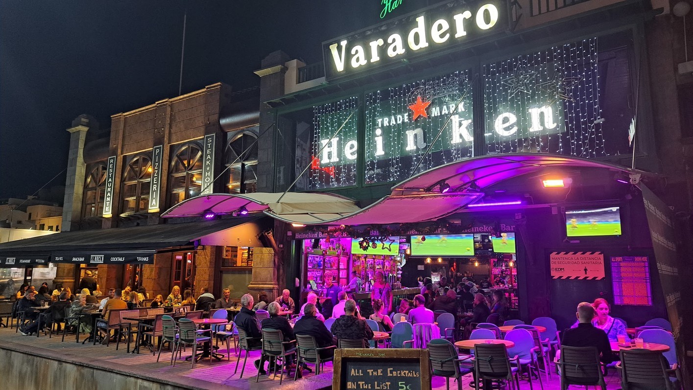 Heineken Bar, uno de los bares en la zona de fiesta de Lanzarote