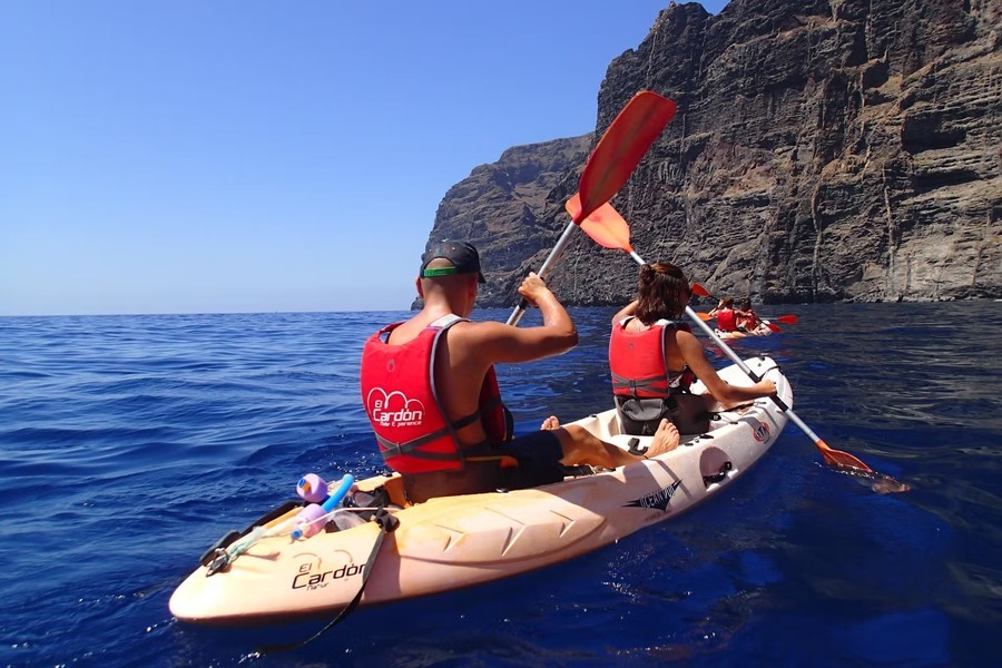 Kayaking tour, los gigantes cliffs tenerife