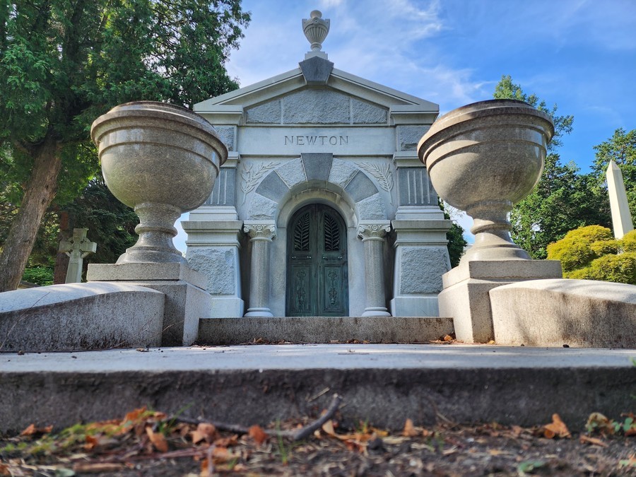 Woodlawn Cemetery, famous landmarks in the bronx