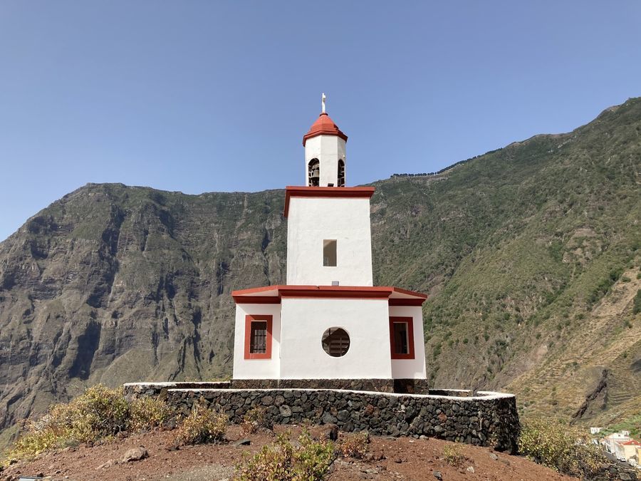 Parroquia de Nuestra Señora de Candelaria, el Hierro desde Tenerife 