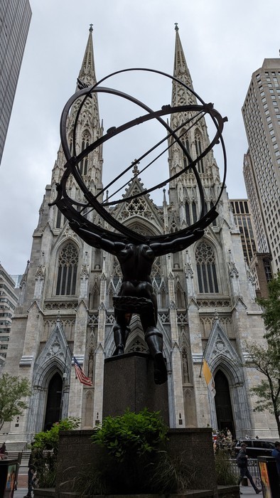 St. Patrick's Cathedral y el Atlas, Nueva York foto para Instagram