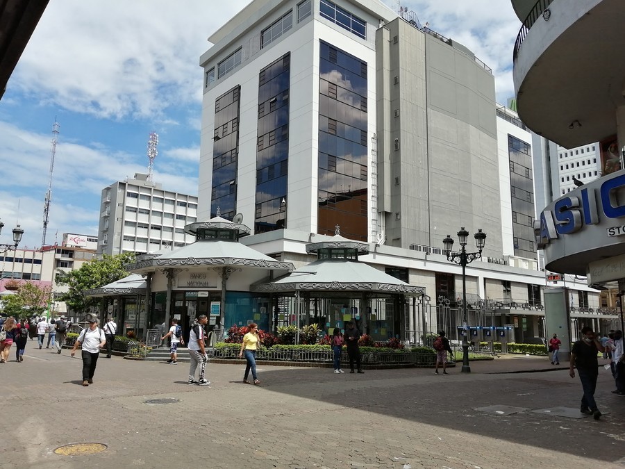 Avenida Central, a place full of things to see in San José, Costa Rica, if you like shopping