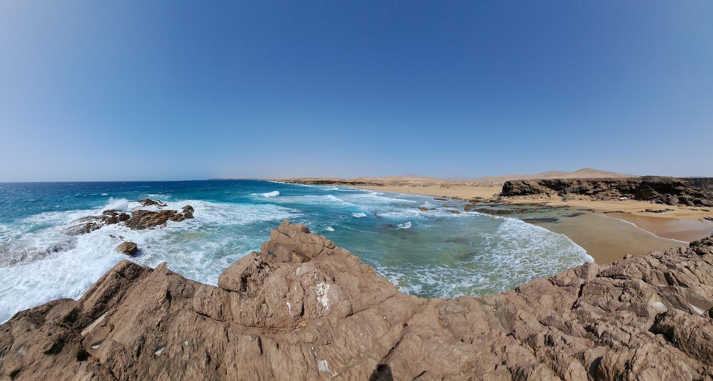 Playa de Jarugo, una ruta de senderismo en Fuerteventura con vistas del mar