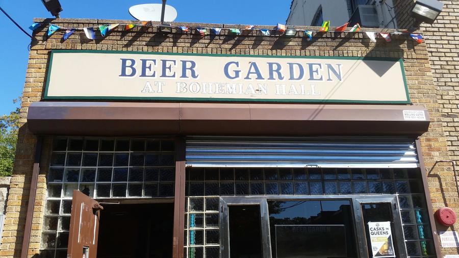 Beer Garden at Bohemian Hall en Astoria, Queens