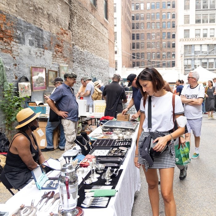 Chelsea Flea, flea market in new york
