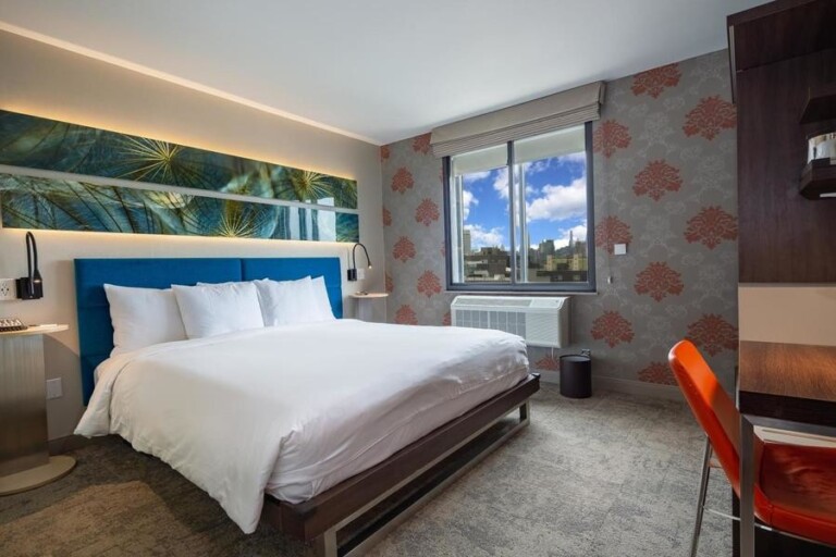 5-star hotels in New York with free parking