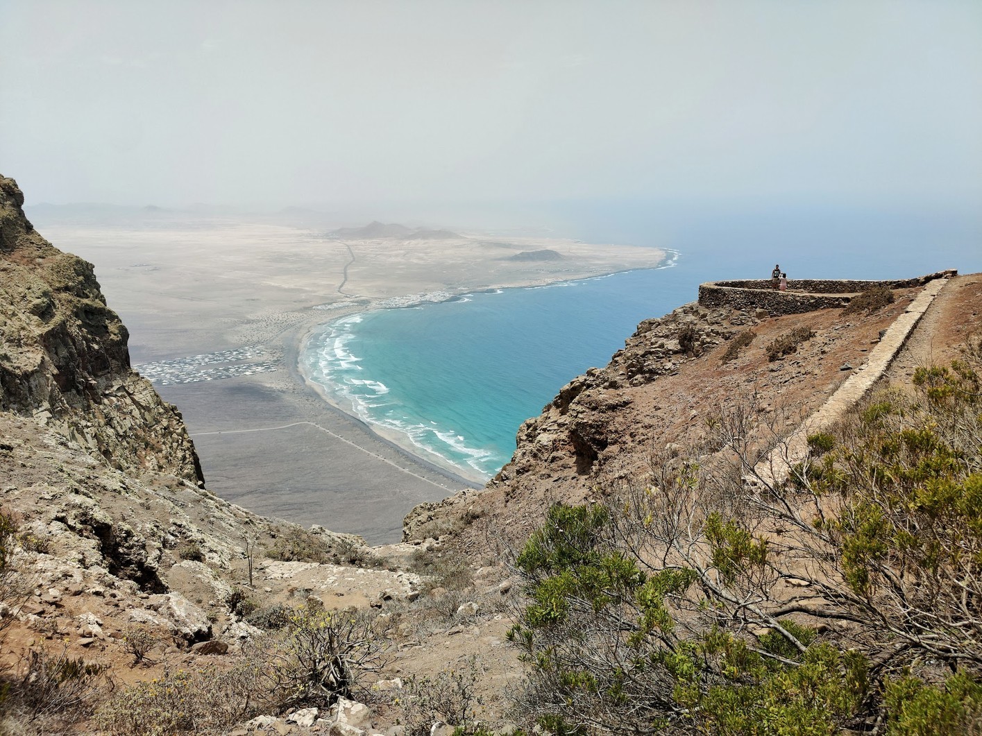 Mirador del Risco de Famara, uno de los lugares que ver en Caleta de Famara donde apreciar vistas panorámicas