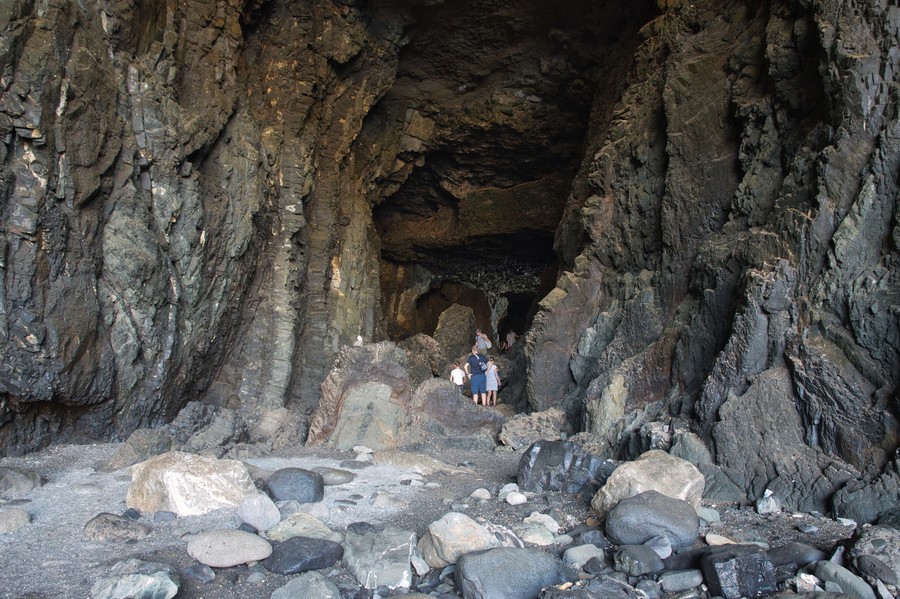 Visitar el interior de las Cuevas de Ajuy