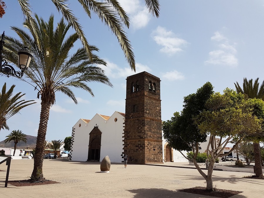 La Oliva, uno de los pueblos que ver en una excursión desde Lanzarotea Fuerteventura