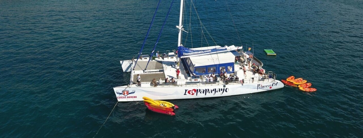 Catamarán por las Playas de Papagayo, una de los mejores paseos en barco en Lanzarote