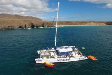 Catamarán por las Playas de Papagayo, una de los mejores paseos en barco en Lanzarote