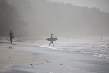 Surfear, algo que hacer en Costa Rica
