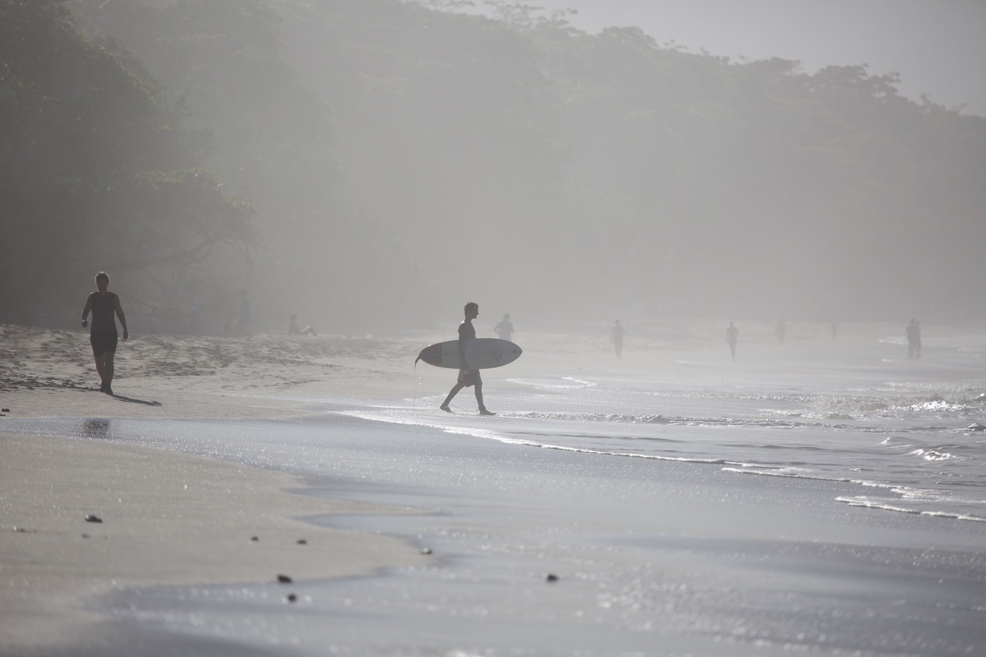 Surfear, algo que hacer en Santa Teresa, Costa Rica, súper divertido