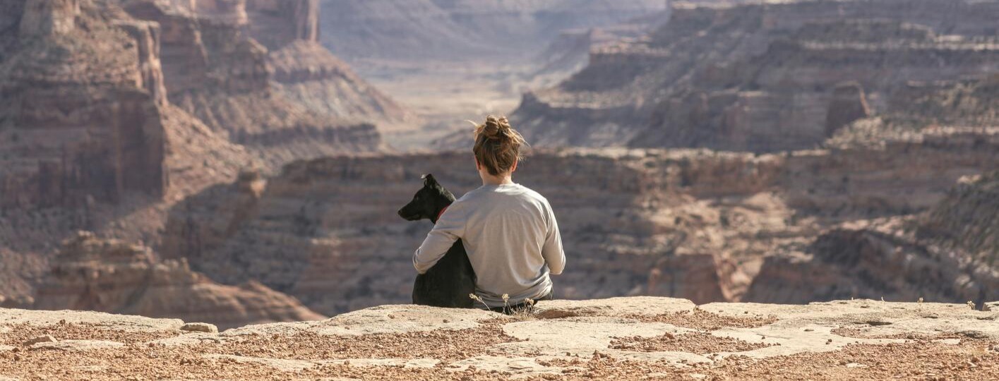 Hiker with dog at Grand Canyon, best pet-friendly hotels in the Grand Canyon