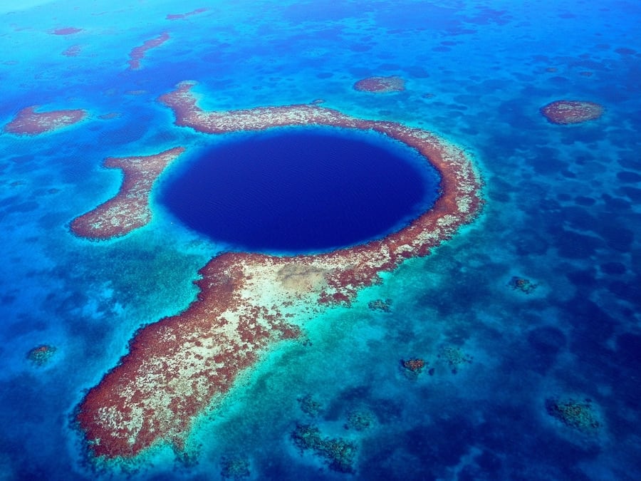Great Blue Hole, safe central american countries to visit