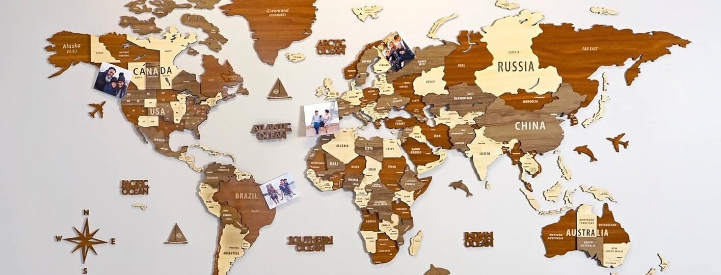 Mapa de madera decorativo, otro de los regalos originales de viaje