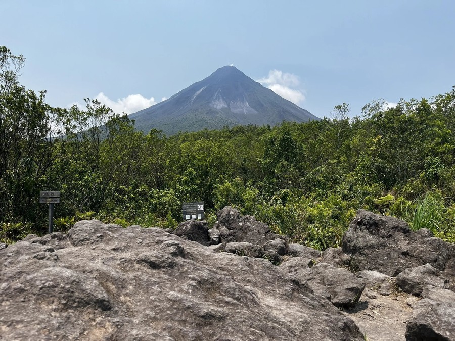 Coladas Trail, a trail to the Arenal Volcano