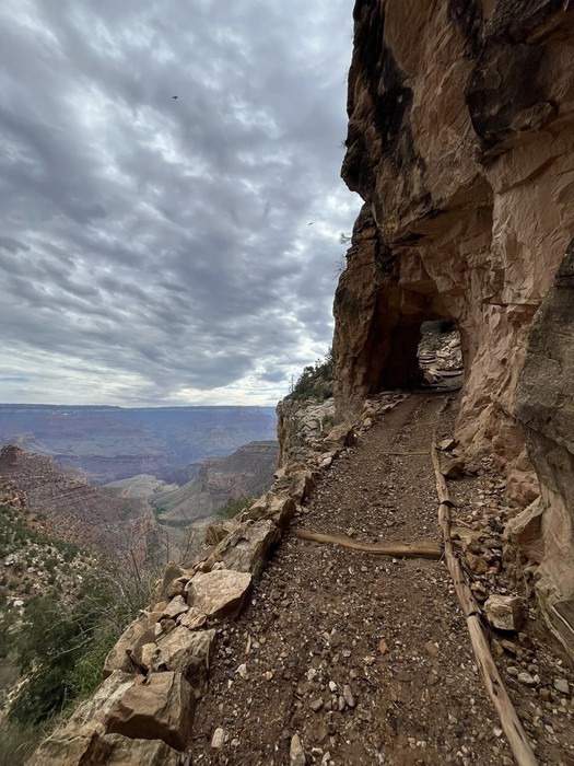 Cliffs and hiking difficulties on the bright angel trail