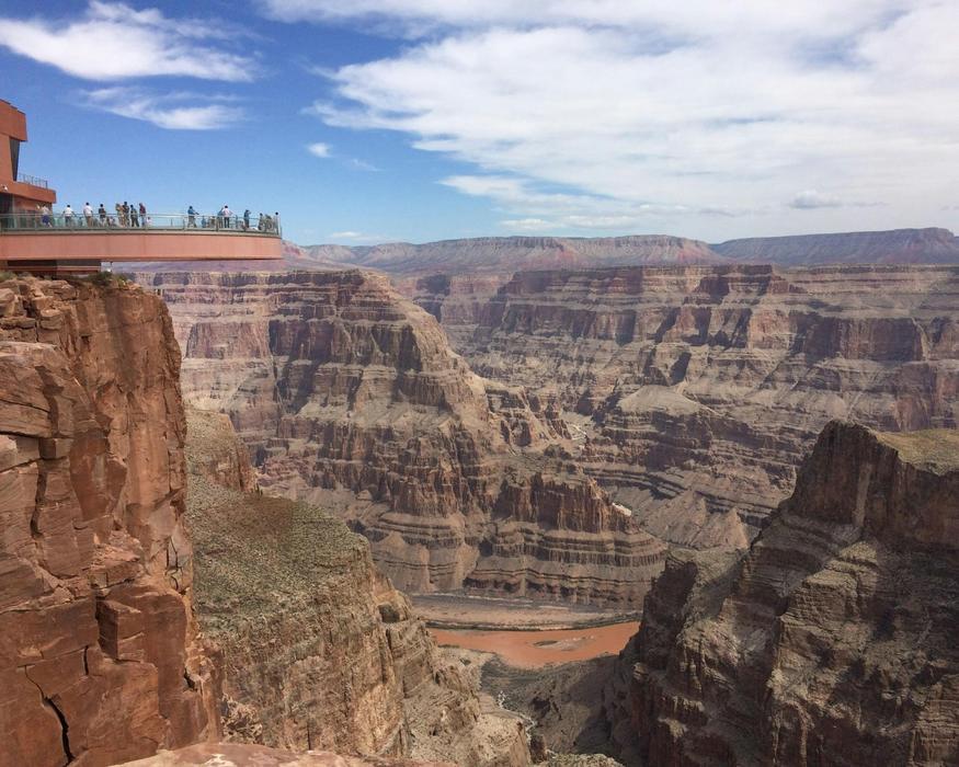 Entrar con cámara de fotos en el Skywalk del Gran Cañón