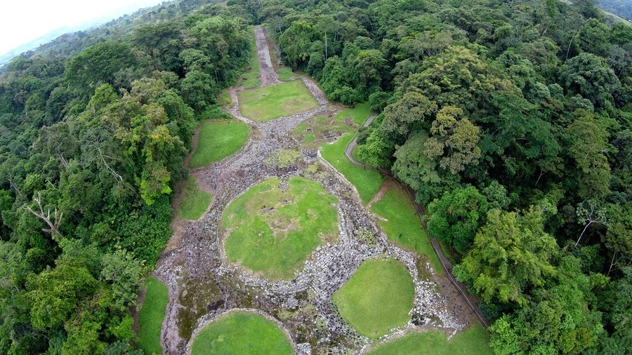 Monumento Nacional de Guayabo, uno de los sitios arqueológicos que visitar cerca del Volcán Irazú