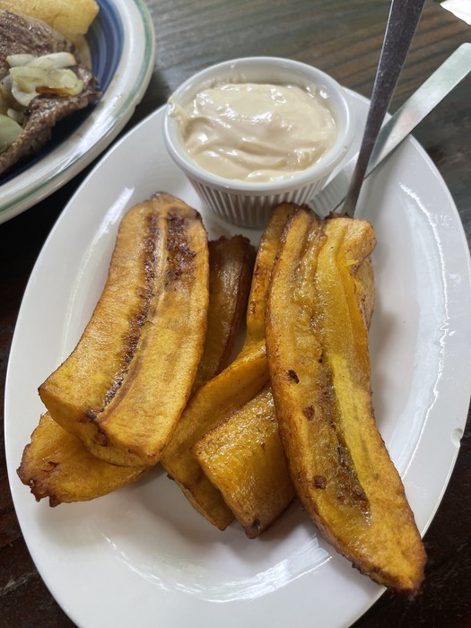 Plátano maduro con queso, a symbol of Costa Rican gastronomy