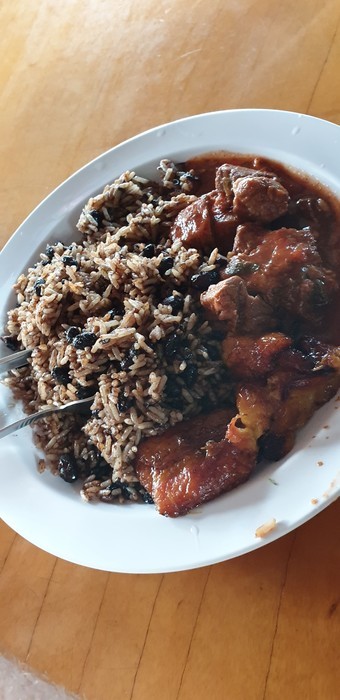 Rice and beans, otra de las comidas típicas de Costa Rica para agasajar tu paladar