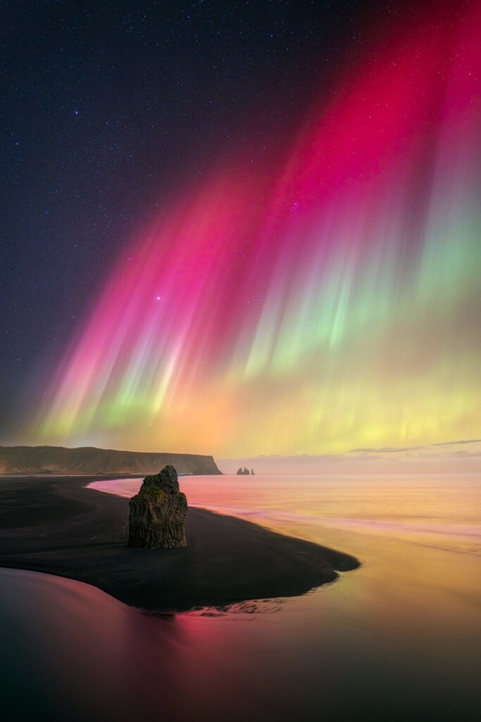 "The red aurora wall" - Vincenzo Mazza