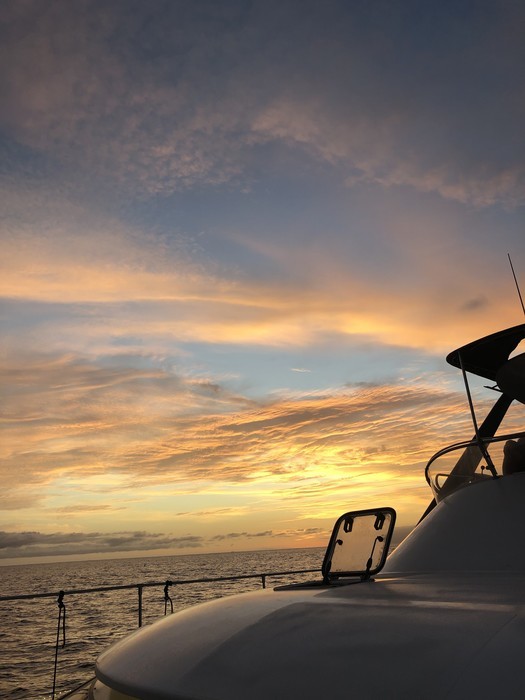 Crucero al atardecer, el mejor excursion en barco en tenerife para parejas